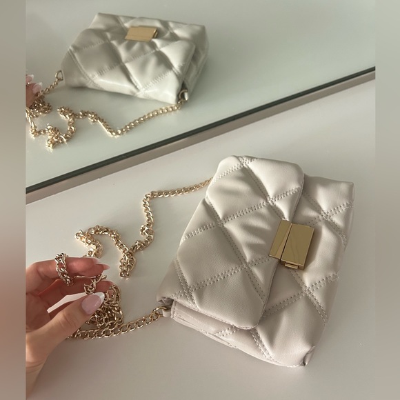 Tan Beige Gold Chain Puffer Quilted Purse - Picture 2 of 6